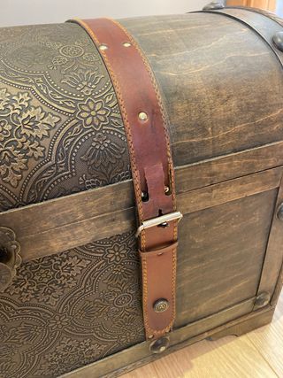 Baúl de madera estilo antiguo