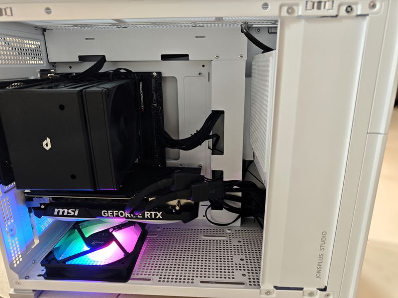 Pc gamer Ultra 7/32gbDDR5/1tbM2/4070Super/b860m