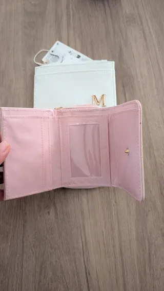 Tarjetero y monedero con inicial M