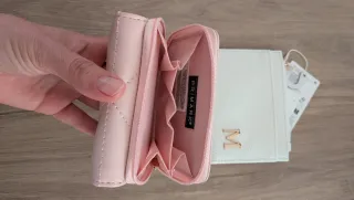 Tarjetero y monedero con inicial M