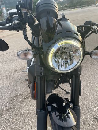 Ducati Scrambler Café Racer Negra