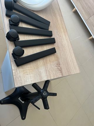 Silla de escritorio IKEA blanca y negra