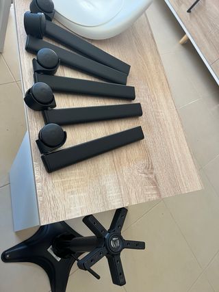 Silla de escritorio IKEA blanca y negra