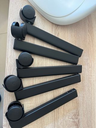 Silla de escritorio IKEA blanca y negra