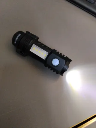 Linterna LED con encendedor