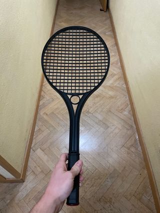 Raqueta de tenis de juguete negra
