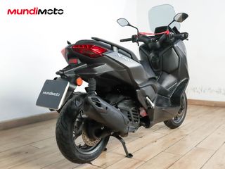 YAMAHA X-MAX 125