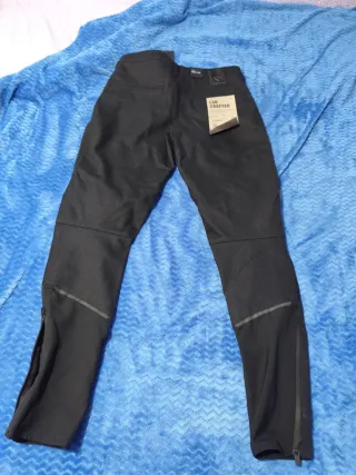 Pantalones de moto de varias marcas