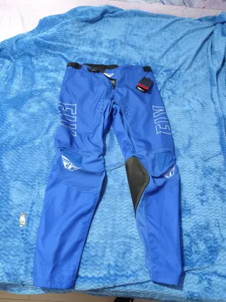 Pantalones de moto de varias marcas