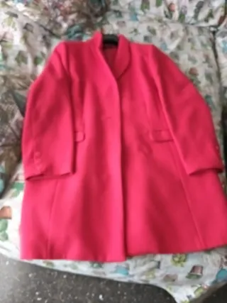 Abrigo rojo talla 52