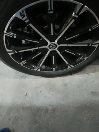 4 llantas 18" R5 Iconic con neumáticos Continental