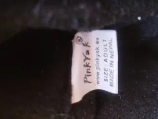 Divertido gorro de lana marca  PinkYak