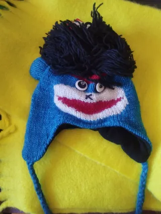 Divertido gorro de lana marca  PinkYak