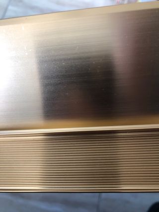 Umbral de transición dorado para piso