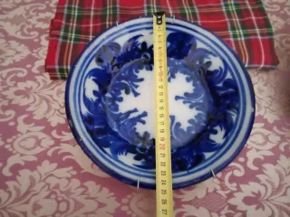 Plato de cerámica antiguo azul y blanco