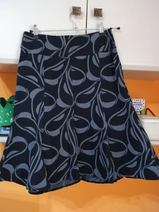 Lote de vestidos y faldas