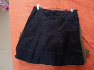 Lote de vestidos y faldas