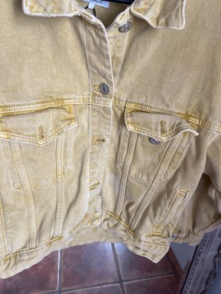 Cazadora vaquera Zara amarilla