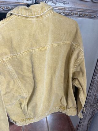 Cazadora vaquera Zara amarilla