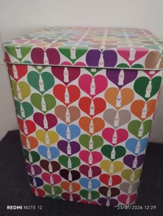 Lata metálica decorativa