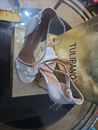 Sandalias de tacón alto blancas