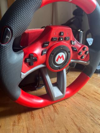 Volante PRO Mario Kart 8 Deluxe HORI + pedali (Non per bambini)