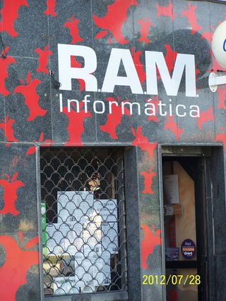 SE VENDE, TRASPASA O ALQUILA LOCAL