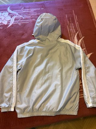 Chaqueta Nike Gris y Blanca