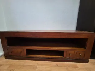 Mueble de madera marrón