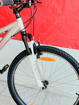 Bicicleta de aluminio GT de 26 (De mujer)