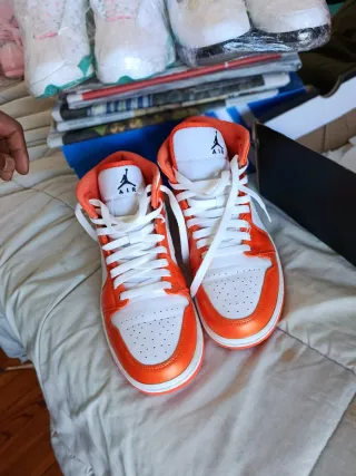 Zapatillas Jordan Air Blancas y Naranjas