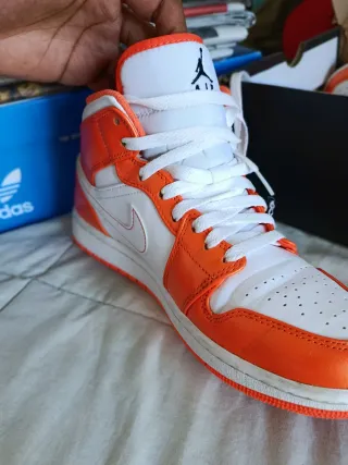 Zapatillas Jordan Air Blancas y Naranjas