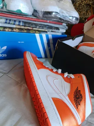 Zapatillas Jordan Air Blancas y Naranjas