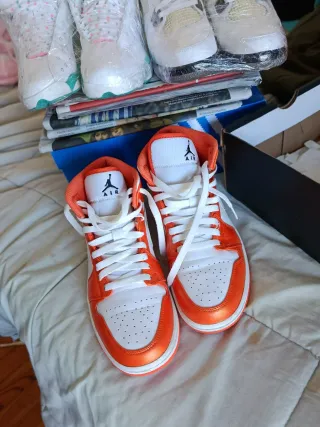 Zapatillas Jordan Air Blancas y Naranjas