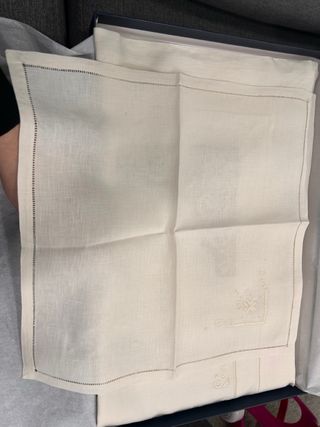 Tovaglia in puro lino con ricami