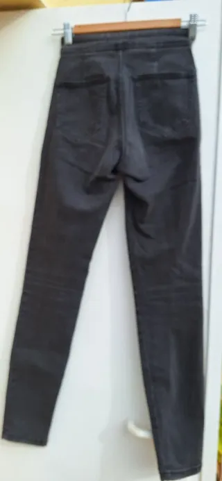 Pantalones pitillo negros cintura alta