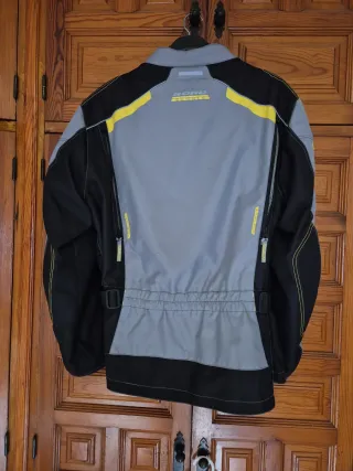 Cazadora de moto casi nueva