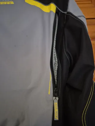 Cazadora de moto casi nueva