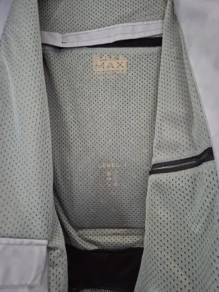 Cazadora de moto casi nueva