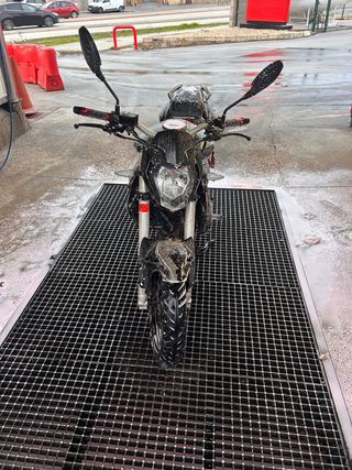 Benelli 125 Naked Negra