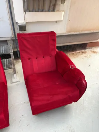 Sofá modular y butaca de terciopelo rojo vintage
