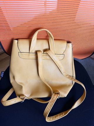 2 Mochilas, mostaza y rosa para uso diario