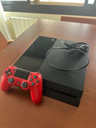 PS4 (PlayStation 4) Negra + Mando Rojo Juego GTA 5