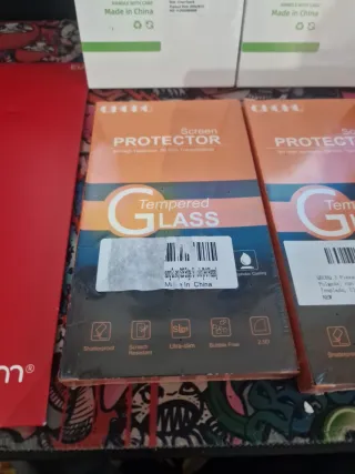 Protezioni schermo per iPhone 16 e Samsung S25 Edge