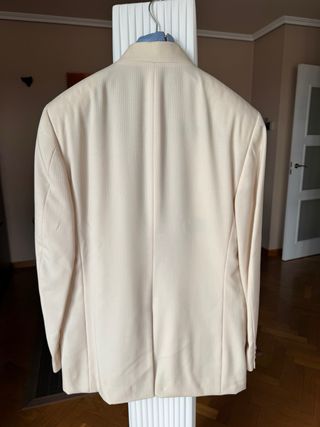 Traje de novio corte italiano crema.