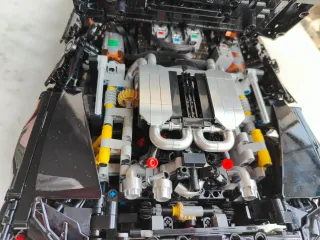 Mould King 13163 Bugatti La Voiture Noire