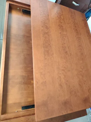 Mesa de centro elevable de madera y cristal