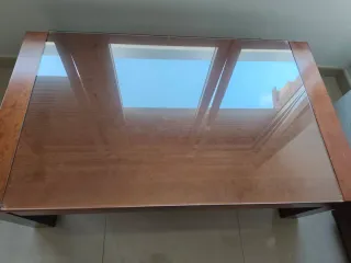Mesa de centro elevable de madera y cristal