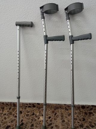 2 Muletas y 1 Bastón
