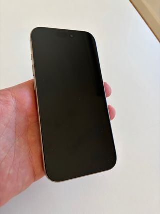 iPhone 15 Pro Titanio